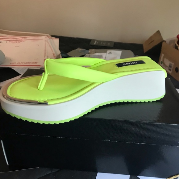 DKNY sandals - Picture 2 of 4